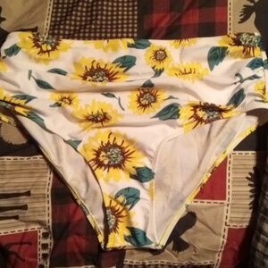 White with sunflower 🌻 bikini bottoms size xl